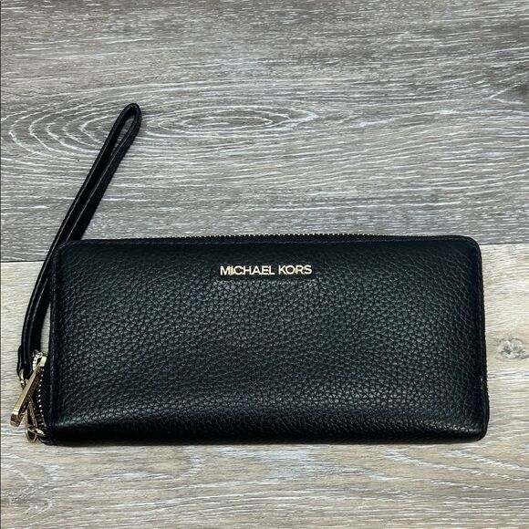 1290-1 Michael Kors Black Pebbled Leather wallet - Picture 1 of 9
